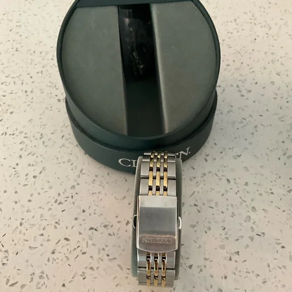 Citizen Quartz Stainless Classic Two-tone Watch - Picture 3 of 6